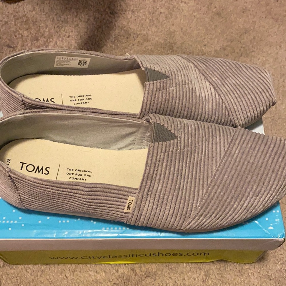 Size 10 Women’s Tom’s